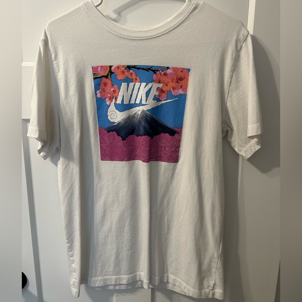 Nike Mount Fuji T-shirt, M